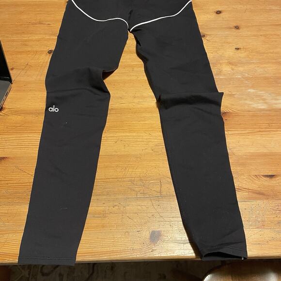 (BRAND NEW) Alo Yoga Heart Throb Set Size Small Bra Size Medium Leggings - Picture 9 of 9